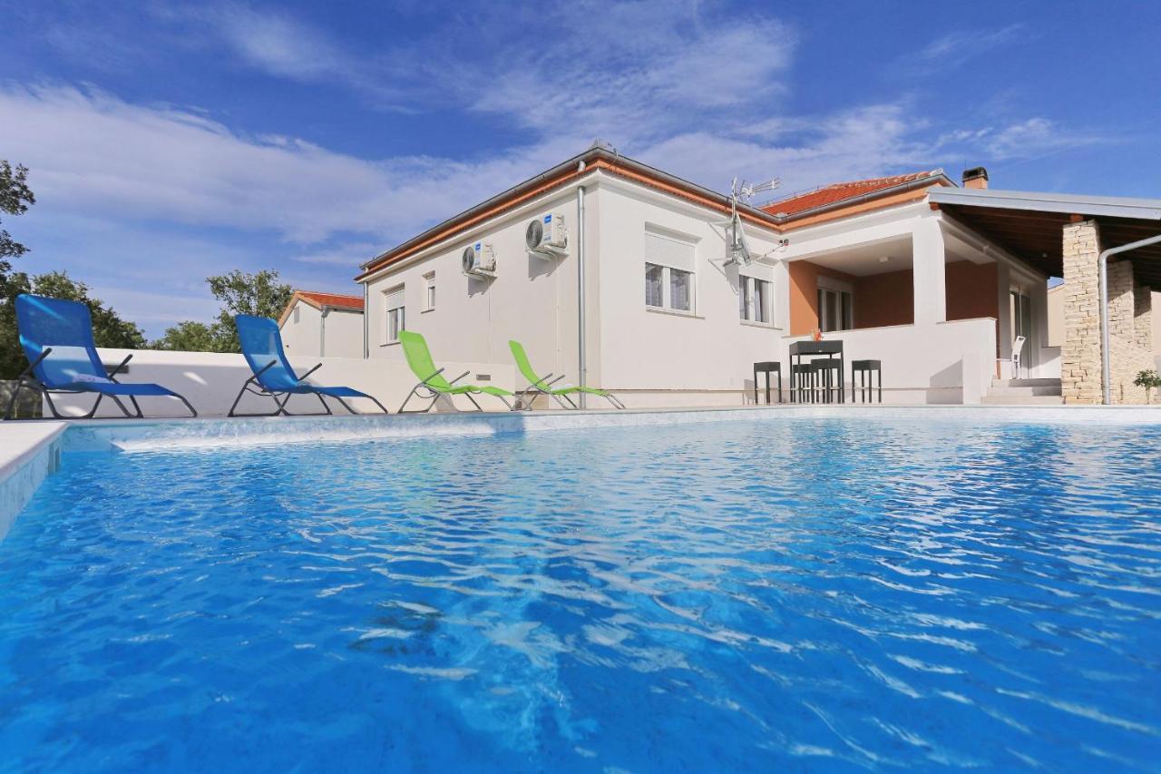 Holidayhouse Alirio With Heated Pool. Врси Екстериор снимка