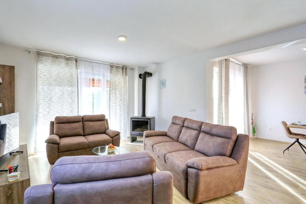 Holidayhouse Alirio With Heated Pool. Врси Екстериор снимка
