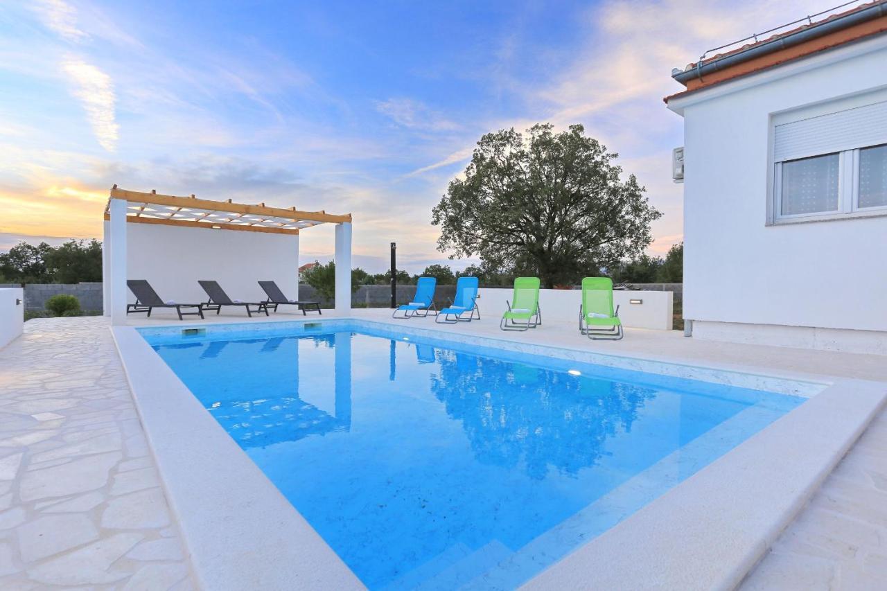 Holidayhouse Alirio With Heated Pool. Врси Екстериор снимка