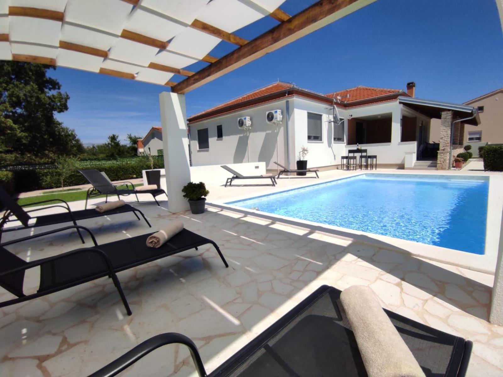 Holidayhouse Alirio With Heated Pool. Врси Екстериор снимка