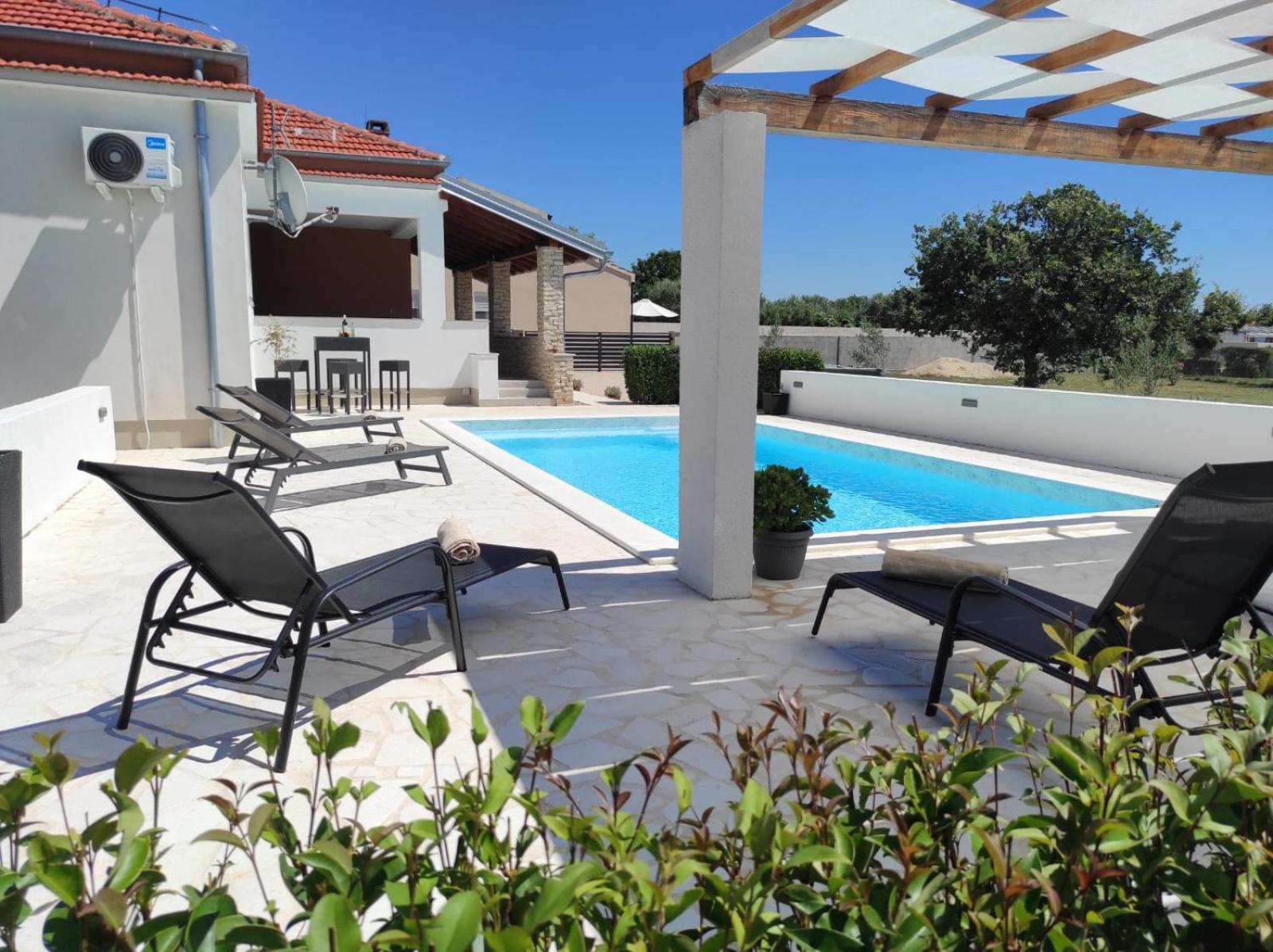 Holidayhouse Alirio With Heated Pool. Врси Екстериор снимка