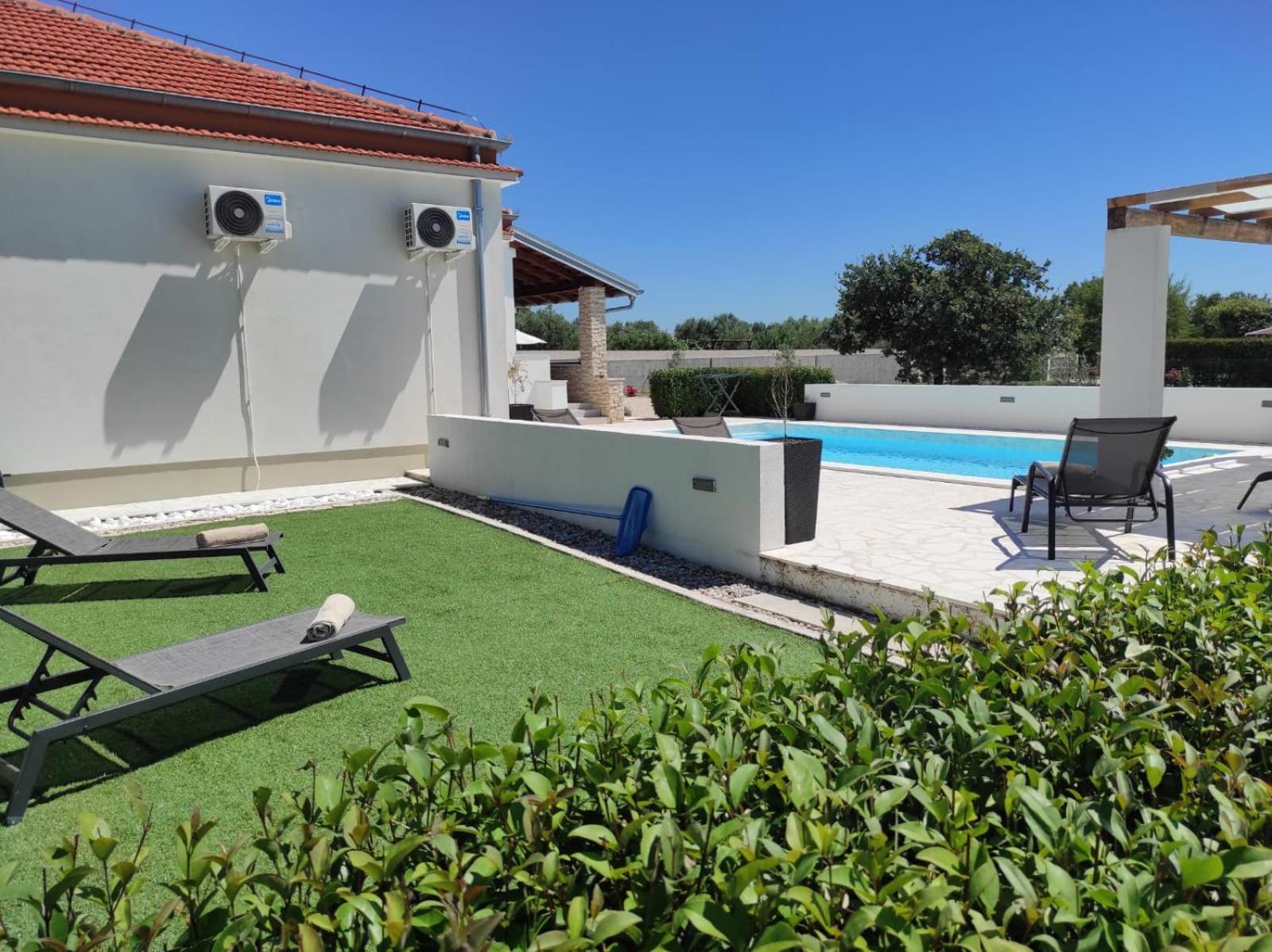 Holidayhouse Alirio With Heated Pool. Врси Екстериор снимка