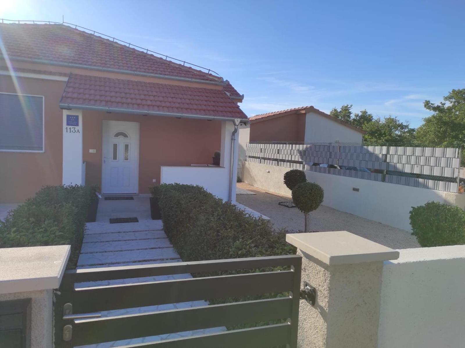 Holidayhouse Alirio With Heated Pool. Врси Екстериор снимка